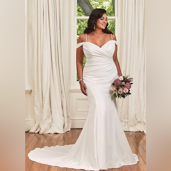 Wedding Dress - Picture 1 of 5